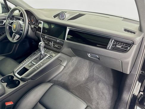 Used 2021 Porsche Macan image 31