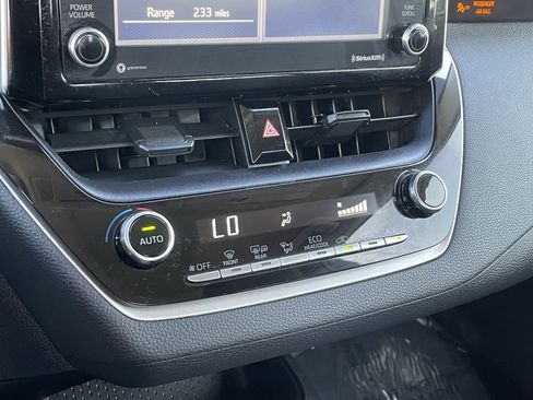 Used 2021 Toyota Corolla LE w/ Carpet Mat Package (TMS) image 26