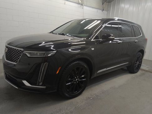Used 2020 Cadillac XT6 Premium Luxury AWD/4WD image 2
