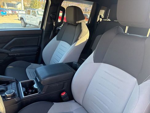 Used 2025 Toyota Tacoma TRD Sport image 12