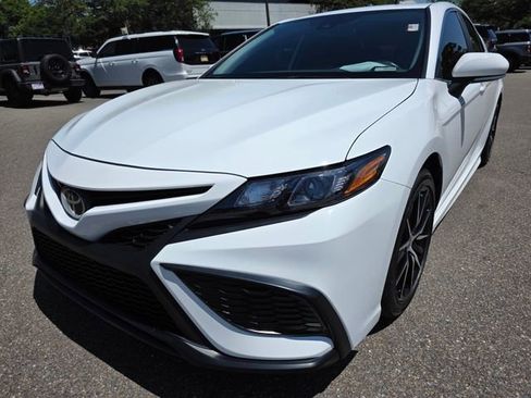 Used 2023 Toyota Camry SE FWD image 4
