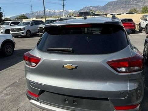 Used 2025 Chevrolet TrailBlazer LT AWD/4WD image 2