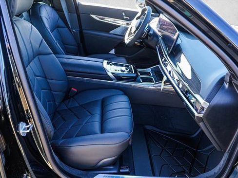 New 2026 BMW 760i xDrive image 25
