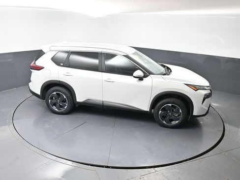 Used 2025 Nissan Rogue SV AWD/4WD image 41