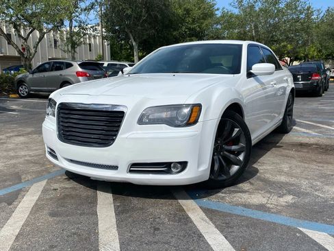 Used 2014 Chrysler 300 S image 2
