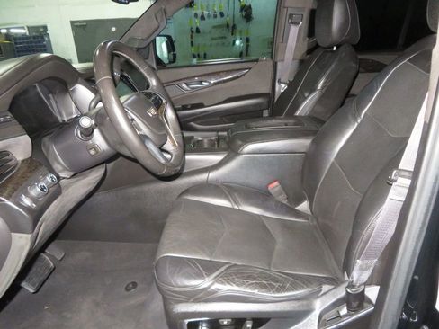 Used 2015 Cadillac Escalade Platinum AWD/4WD image 16