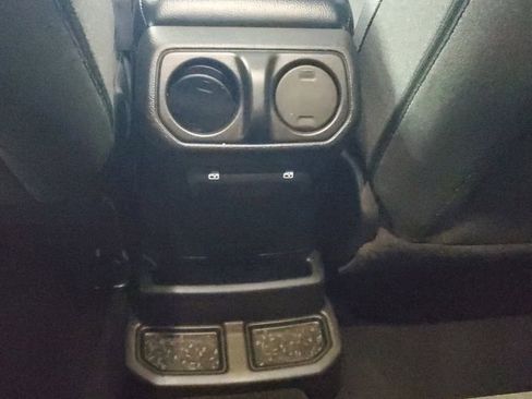 Used 2024 Jeep Wrangler Unlimited AWD/4WD image 13