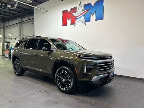Used 2024 Chevrolet Traverse RS AWD/4WD image 2