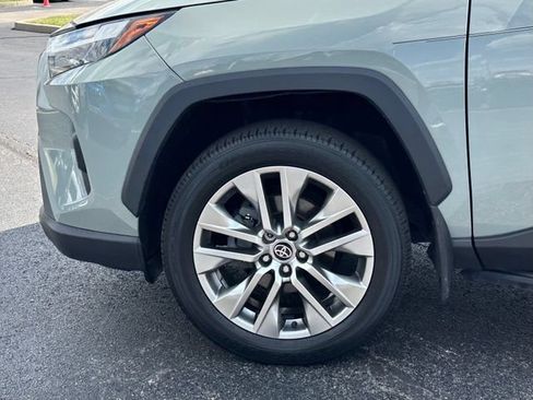 Used 2022 Toyota RAV4 XLE Premium AWD/4WD image 8