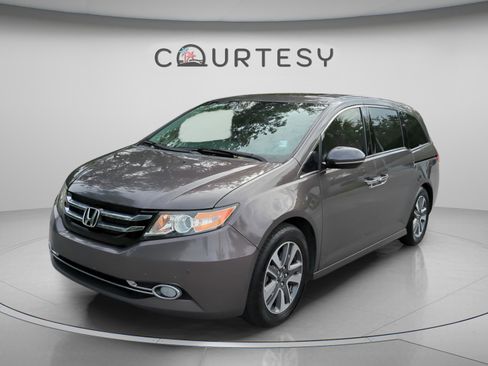 Used 2017 Honda Odyssey Touring image 1
