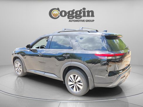 New 2026 Nissan Pathfinder SL FWD image 3