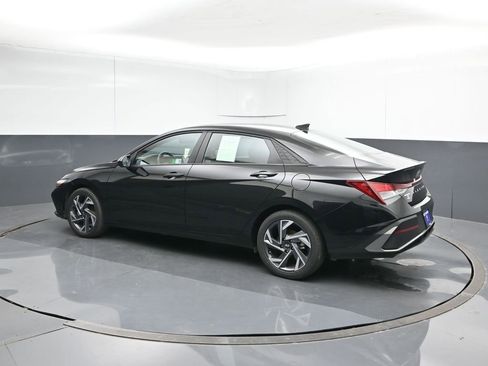 Certified 2025 Hyundai Elantra Sport FWD image 3