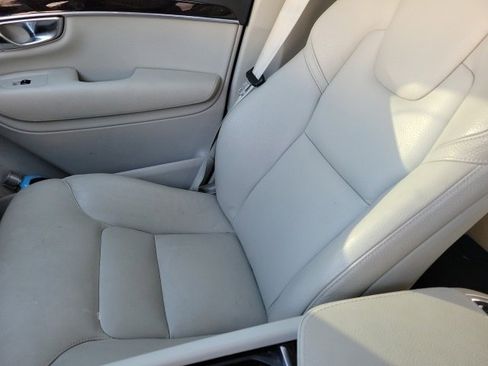 Used 2019 Volvo XC90 T6 Momentum w/ Advanced Package image 6