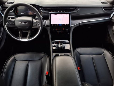 Used 2025 Jeep Grand Cherokee Limited w/ Black Appearance Package image 5