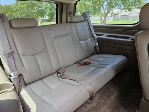 Used 2003 Chevrolet Suburban LT w/ LT Preferred Equipment Group RWD image 18