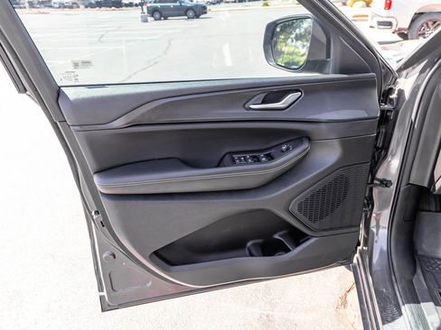 Used 2024 Jeep Grand Cherokee Laredo X AWD/4WD image 9