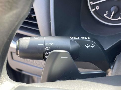 Used 2025 Nissan Rogue S FWD image 30