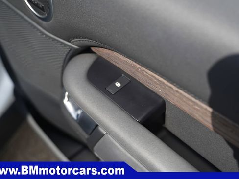 Used 2019 Land Rover Discovery HSE image 39