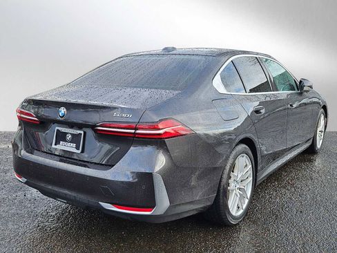Used 2024 BMW 530i xDrive image 3