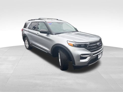Used 2021 Ford Explorer XLT w/ Equipment Group 202A image 8