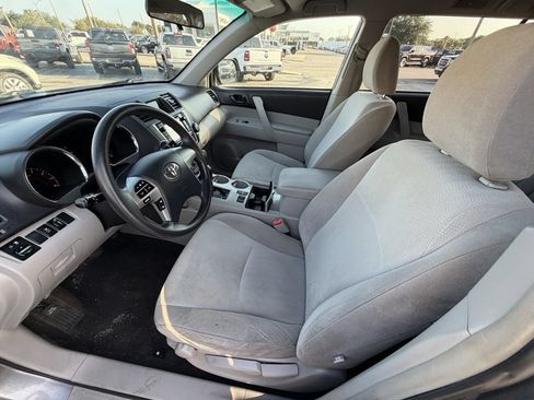 Used 2013 Toyota Highlander FWD image 17