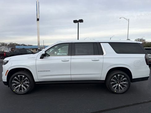 New 2026 Chevrolet Suburban High Country image 5