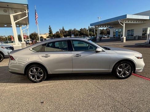 Used 2023 Honda Accord EX image 4