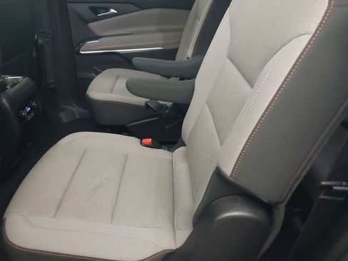 Used 2025 Chevrolet Traverse LT image 17
