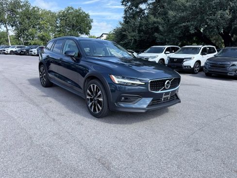 Used 2020 Volvo V60 T5 Cross Country AWD/4WD image 7