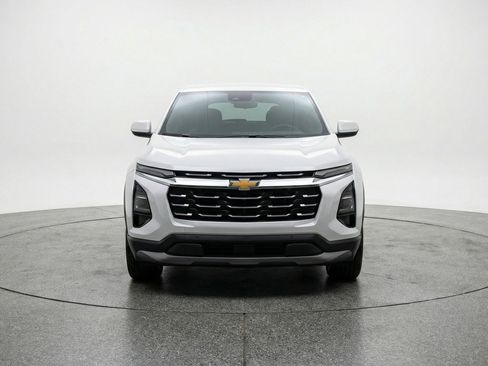 Used 2025 Chevrolet Equinox LT image 2