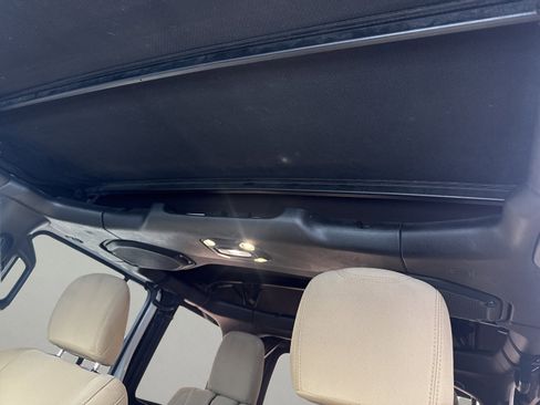 Used 2019 Jeep Wrangler Unlimited Sport S image 23