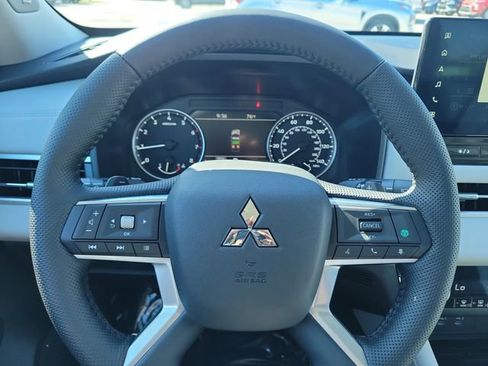 New 2026 Mitsubishi Outlander SE FWD image 24