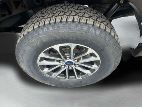 Used 2019 Ford F150 Lariat image 9