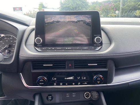 Certified 2025 Nissan Rogue SV AWD/4WD image 26