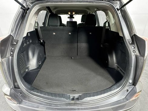 Used 2017 Toyota RAV4 LE FWD image 28