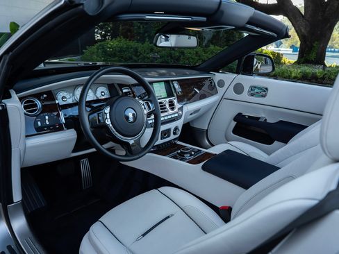 Certified 2020 Rolls-Royce Dawn RWD image 9