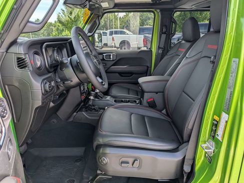 Used 2025 Jeep Gladiator Rubicon w/ Convenience Group AWD/4WD image 19