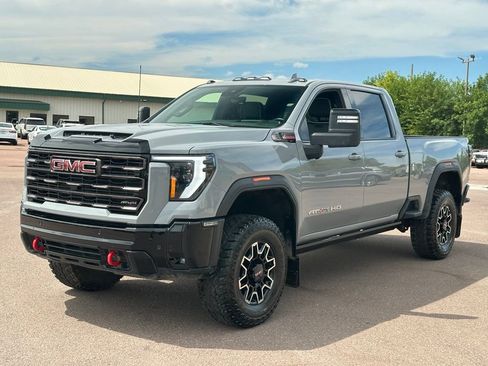 Used 2025 GMC Sierra 2500 AT4X AWD/4WD image 4