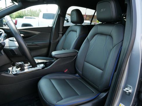 Used 2024 Buick Envista Sport Touring w/ Convenience I Package FWD image 11