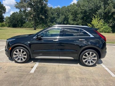 Used 2023 Cadillac XT4 Premium Luxury w/ Technology Package FWD image 3