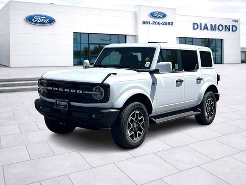 New 2026 Ford Bronco Outer Banks AWD/4WD image 1