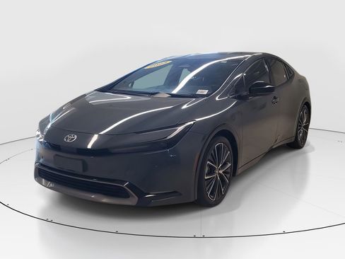 Used 2023 Toyota Prius XLE image 3