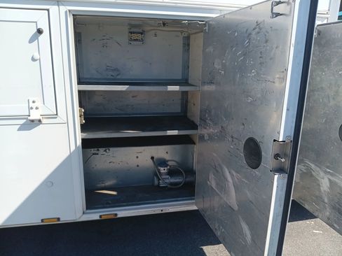 Used 2013 Ford E-450 and Econoline 450 Super Duty w/ Interior Upgrade Pkg RWD image 23