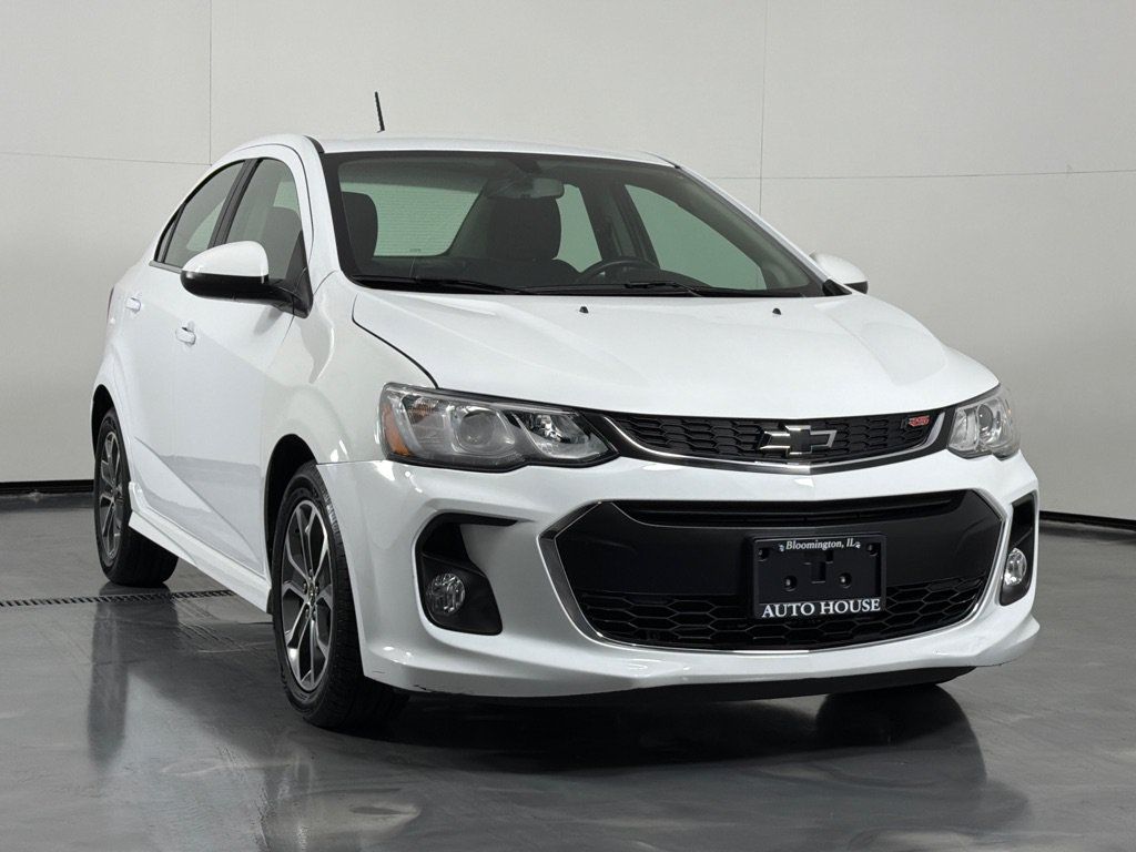 Used 2018 Chevrolet Sonic LT w/ Convenience Package FWD image 3