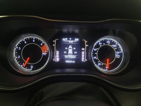 Used 2019 Jeep Cherokee Latitude Plus w/ Comfort/Convenience Group image 23