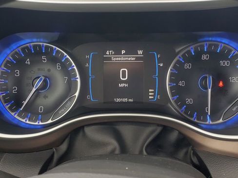 Used 2017 Chrysler Pacifica Touring image 17