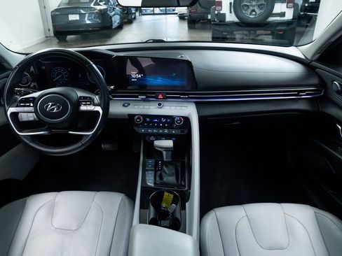 Used 2021 Hyundai Elantra Limited image 9