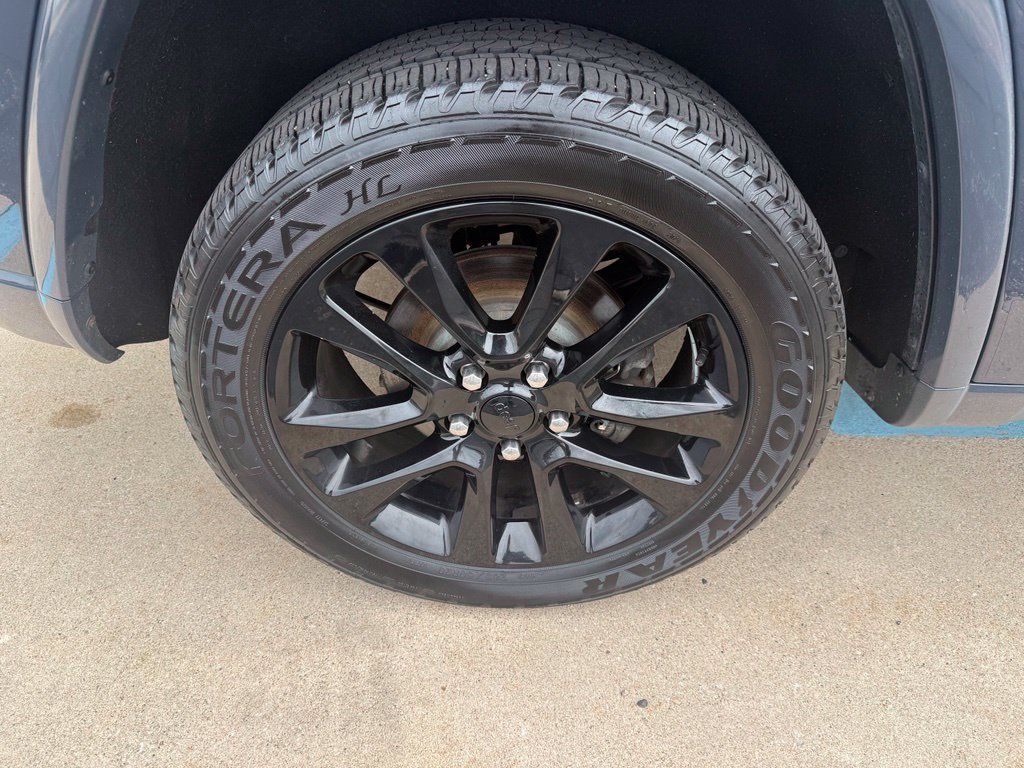 Used 2018 Jeep Grand Cherokee Altitude AWD/4WD image 8