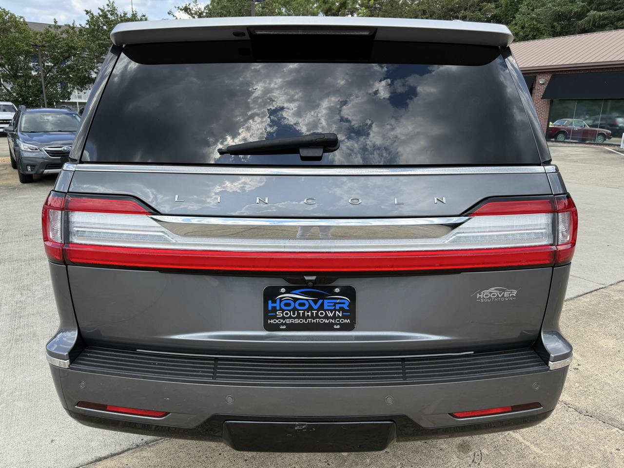 Used 2021 Lincoln Navigator Reserve w/ Luxury Package RWD image 7