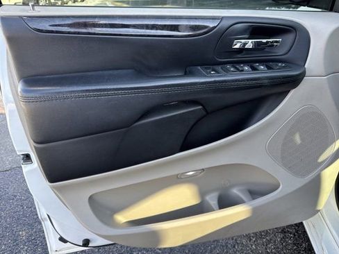 Used 2015 Dodge Grand Caravan SXT w/ UConnect Hands-Free Group image 14